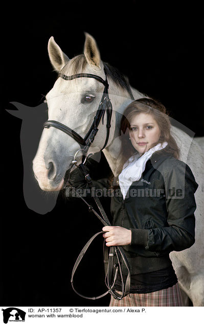 Frau mit Holsteiner / woman with warmblood / AP-11357