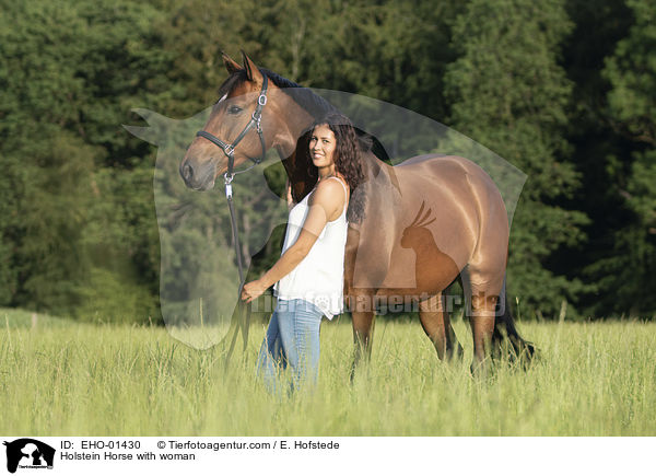 Holsteiner mit Frau / Holstein Horse with woman / EHO-01430