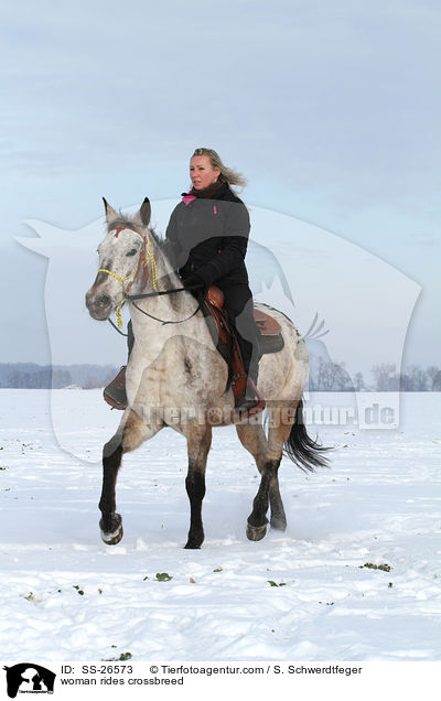 woman rides crossbreed / SS-26573