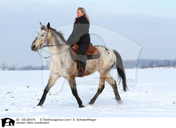 woman rides crossbreed / SS-26576