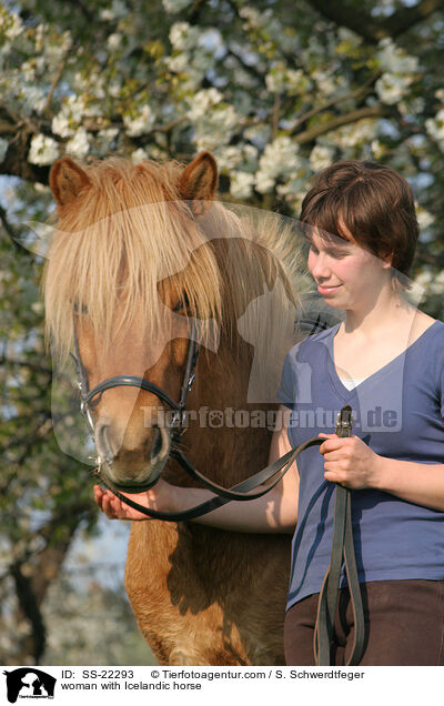 Frau mit Islnder / woman with Icelandic horse / SS-22293