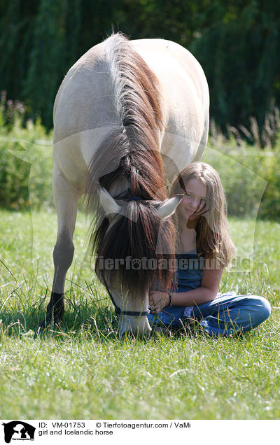Mdchen und Islnder / girl and Icelandic horse / VM-01753