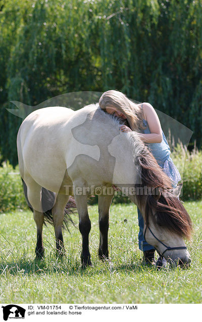 Mdchen und Islnder / girl and Icelandic horse / VM-01754