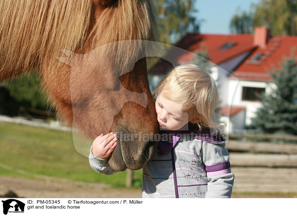 Mdchen und Islnder / girl and Icelandic horse / PM-05345