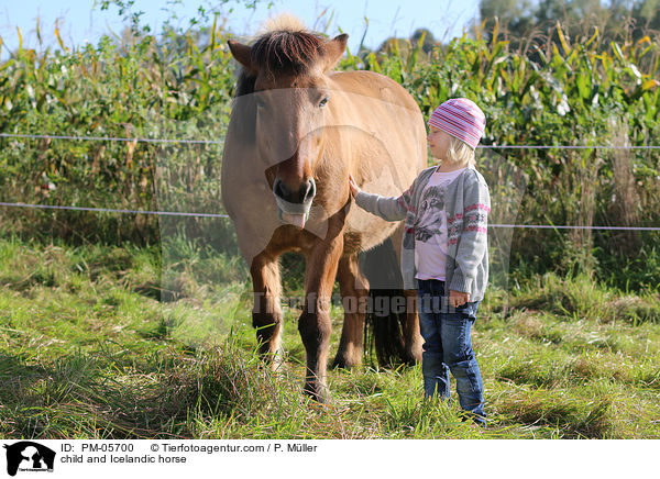 Kind und Islnder / child and Icelandic horse / PM-05700