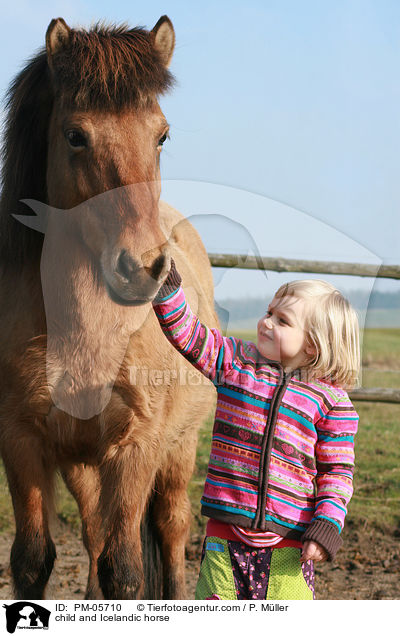 Kind und Islnder / child and Icelandic horse / PM-05710