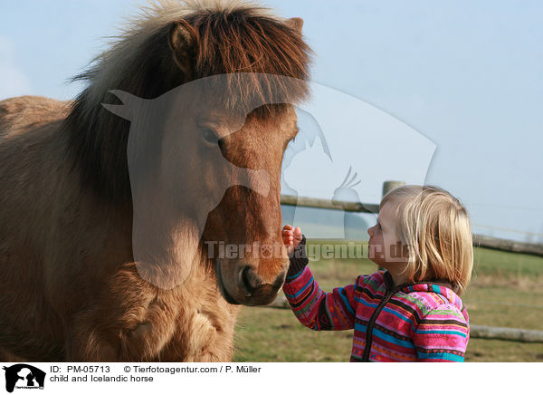 Kind und Islnder / child and Icelandic horse / PM-05713