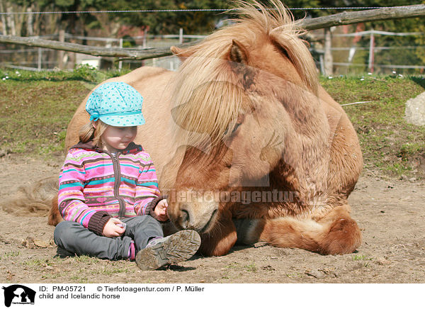 Kind und Islnder / child and Icelandic horse / PM-05721