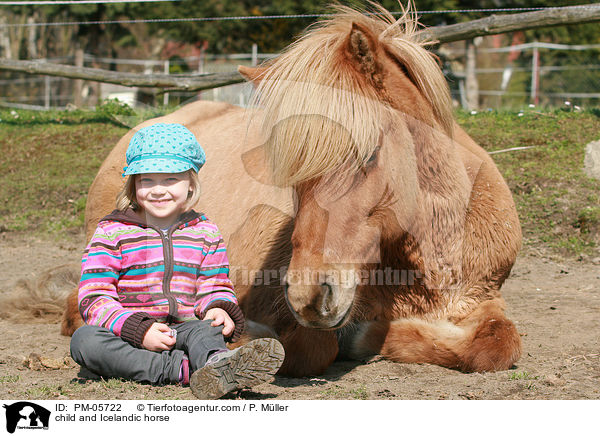 Kind und Islnder / child and Icelandic horse / PM-05722