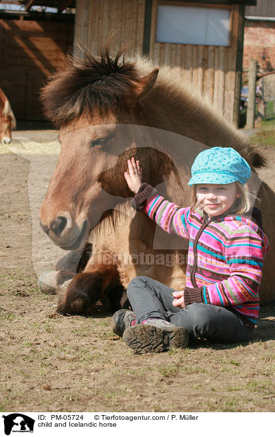 Kind und Islnder / child and Icelandic horse / PM-05724