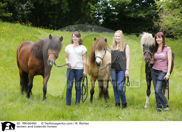 Frauen und Islnder / women and Icelandic horses / RR-66460