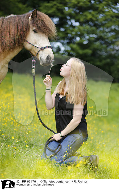 Frau und Islnder / woman and Icelandic horse / RR-66476