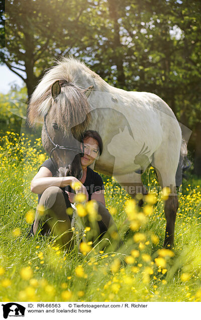 Frau und Islnder / woman and Icelandic horse / RR-66563