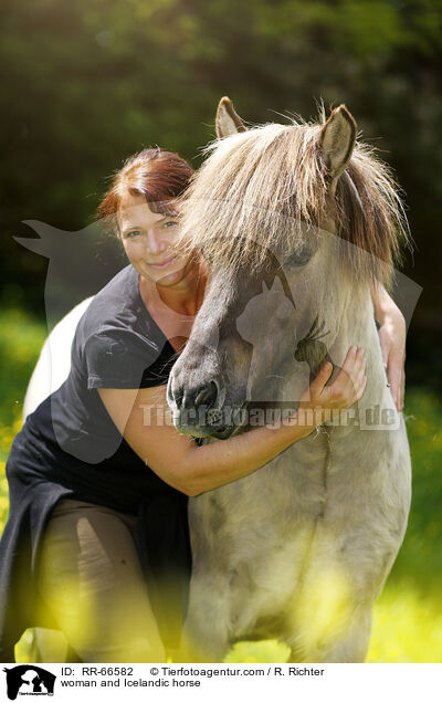 Frau und Islnder / woman and Icelandic horse / RR-66582