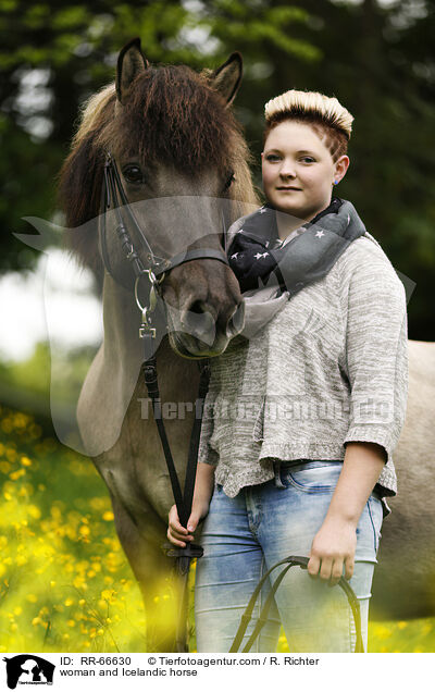 Frau und Islnder / woman and Icelandic horse / RR-66630
