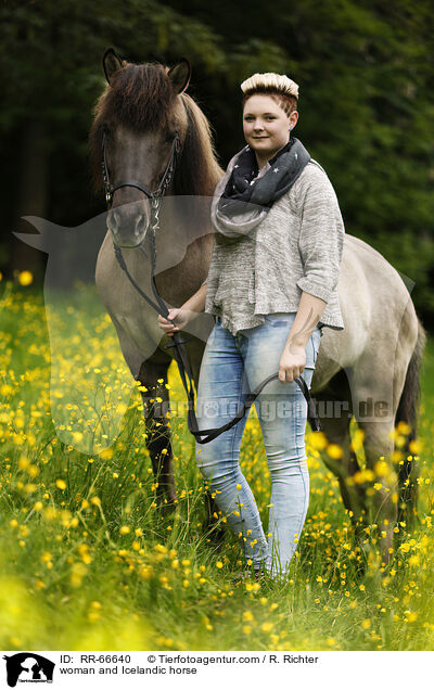 Frau und Islnder / woman and Icelandic horse / RR-66640