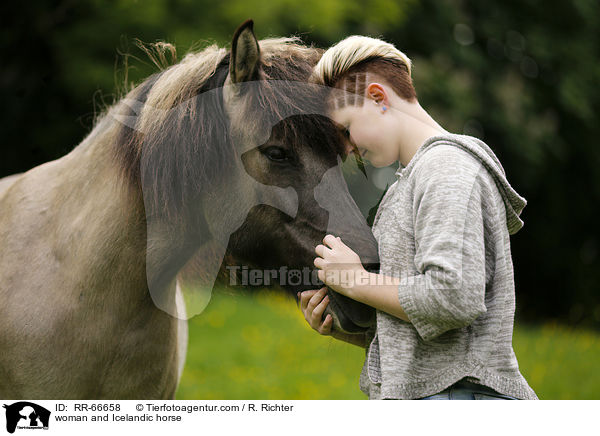 Frau und Islnder / woman and Icelandic horse / RR-66658