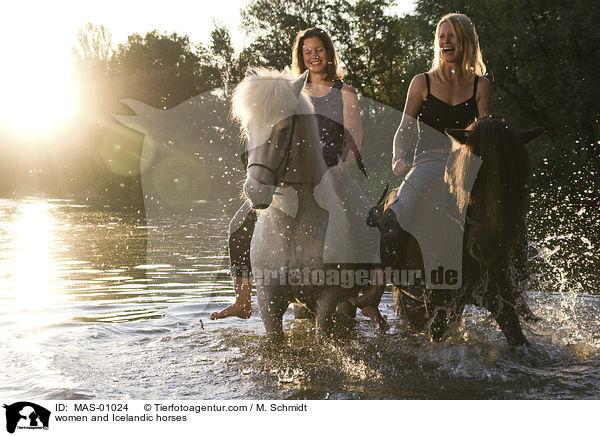 Frauen und Islnder / women and Icelandic horses / MAS-01024