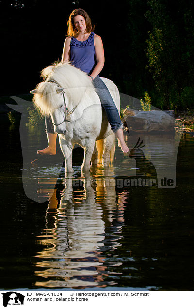 woman and Icelandic horse / MAS-01034