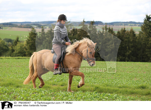 woman rides Icelandic horse / PM-06047