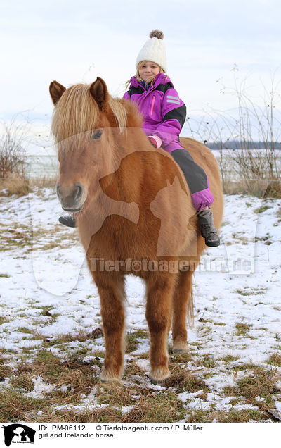 girl and Icelandic horse / PM-06112