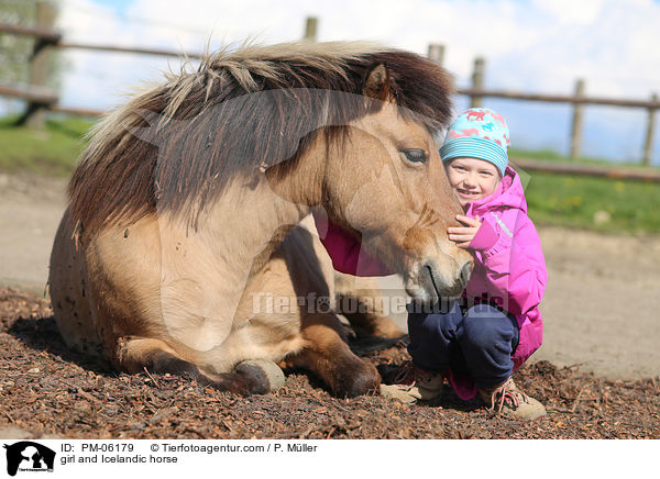 girl and Icelandic horse / PM-06179