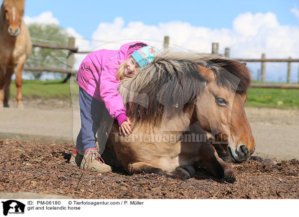 Mdchen und Islnder / girl and Icelandic horse / PM-06180