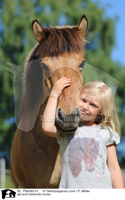 Mdchen und Islnder / girl and Icelandic horse / PM-06510