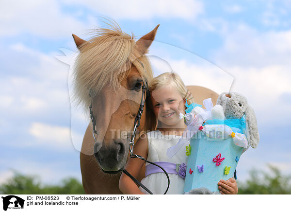 Mdchen und Islnder / girl and Icelandic horse / PM-06523