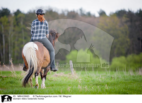 woman rides Icelandic horse / MW-03983