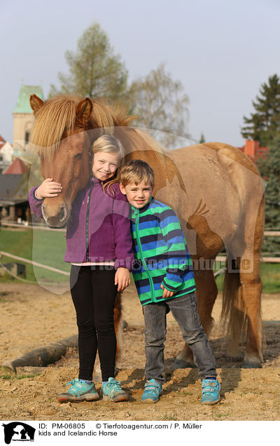 Kinder und Islnder / kids and Icelandic Horse / PM-06805