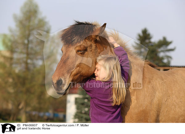 Mdchen und Islnder / girl and Icelandic Horse / PM-06807