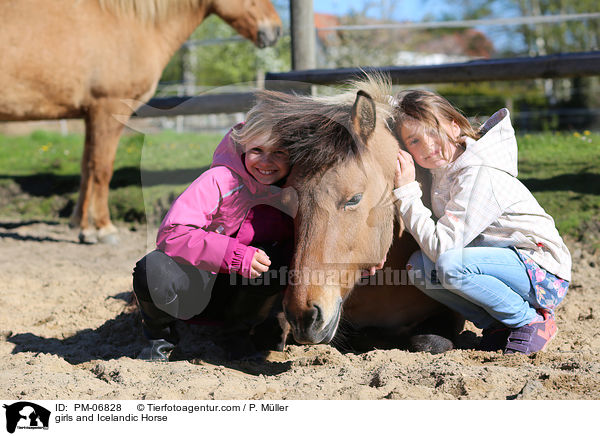 Mdchen und Islnder / girls and Icelandic Horse / PM-06828