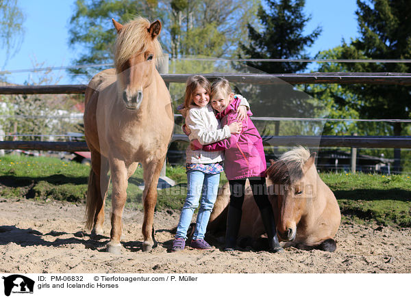 Mdchen und Islnder / girls and Icelandic Horses / PM-06832