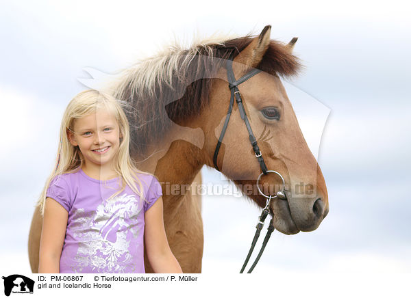 Mdchen und Islnder / girl and Icelandic Horse / PM-06867