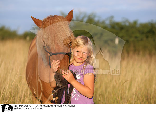 Mdchen und Islnder / girl and Icelandic Horse / PM-06873