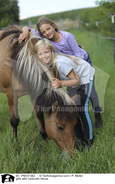 Mdchen mit Islnder / girls with Icelandic Horse / PM-07382