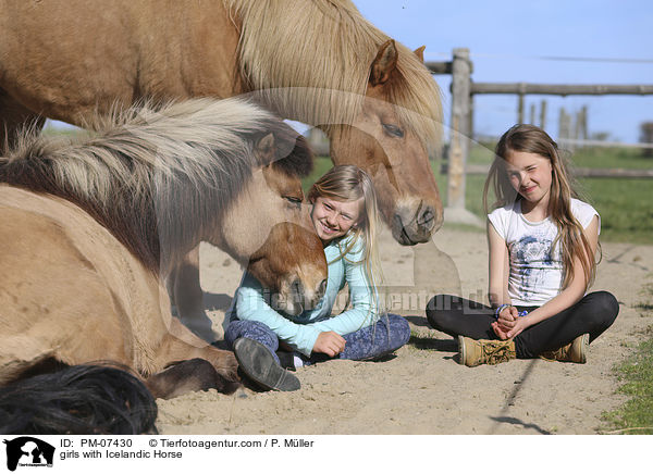 Mdchen mit Islnder / girls with Icelandic Horse / PM-07430