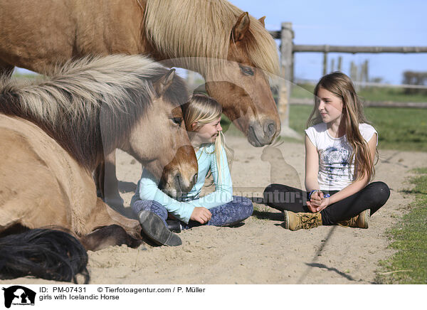 Mdchen mit Islnder / girls with Icelandic Horse / PM-07431