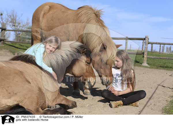 Mdchen mit Islnder / girls with Icelandic Horse / PM-07435