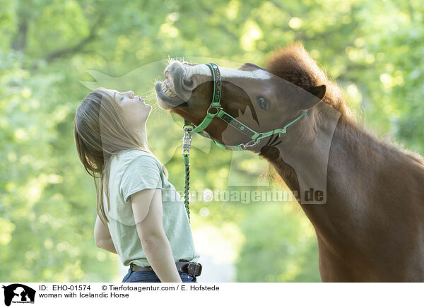 Frau mit Islnder / woman with Icelandic Horse / EHO-01574