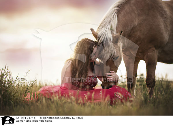 Frau und Islnder / woman and Icelandic horse / KFI-01716