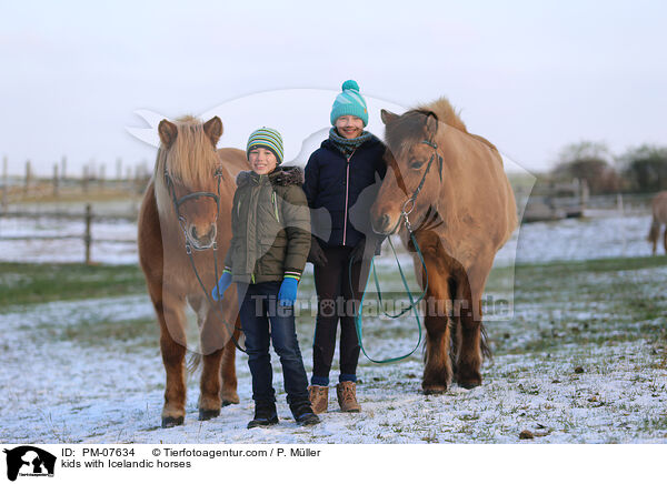 Kinder mit Islndern / kids with Icelandic horses / PM-07634