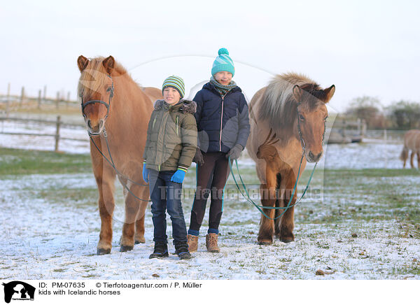 Kinder mit Islndern / kids with Icelandic horses / PM-07635
