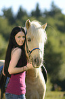 woman with Icelandic horse