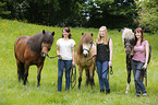 women and Icelandic horses