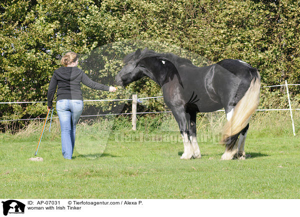 woman with Irish Tinker / AP-07031