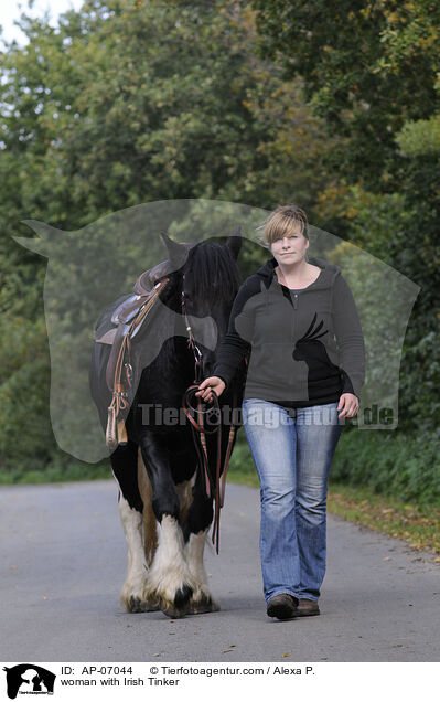 woman with Irish Tinker / AP-07044