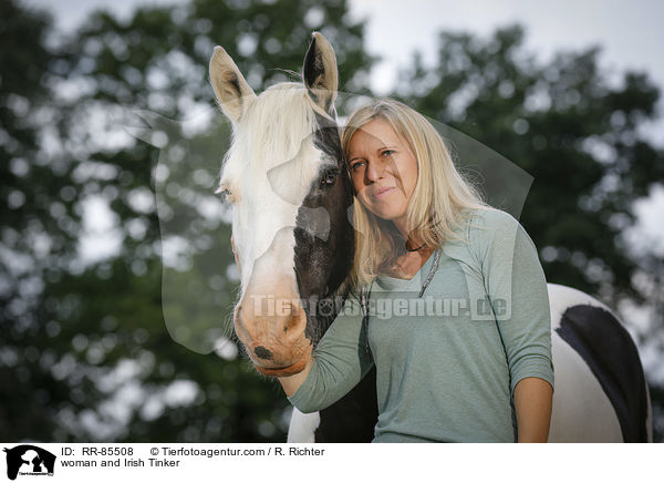 woman and Irish Tinker / RR-85508