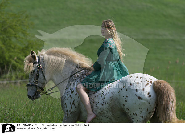 Frau reitet Knabstrupper / woman rides Knabstrupper / NN-05753